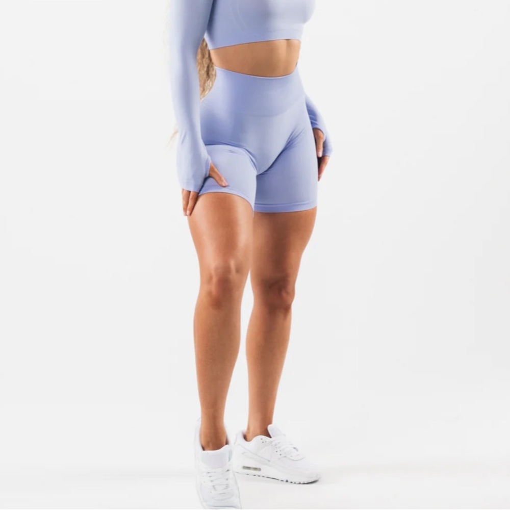 Alphalete amplify mystic blue shorts 6.5”